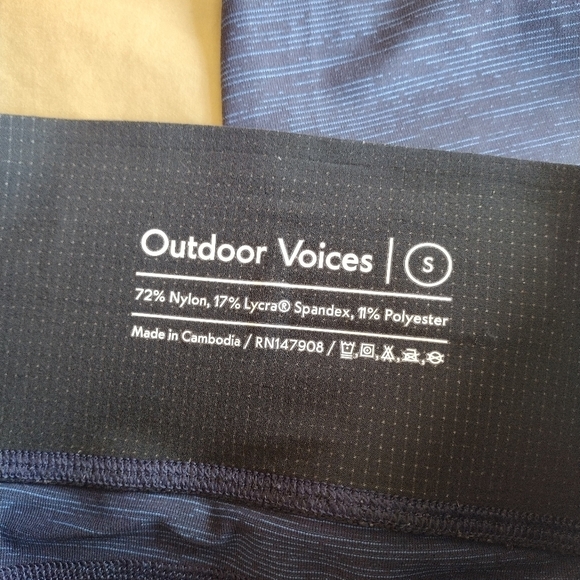 Outdoor Voices two tone leggings Capri - Picture 3 of 10